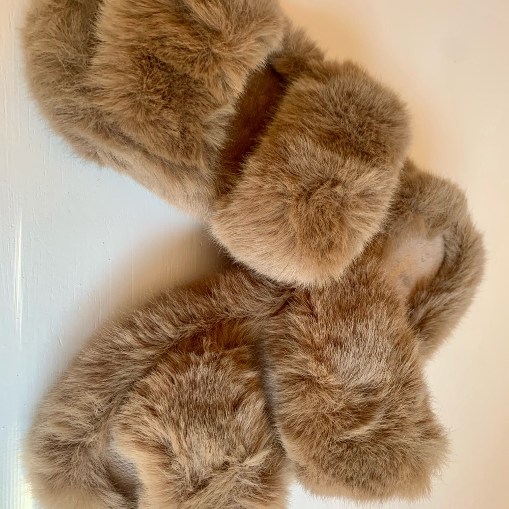 Women’s furry slides